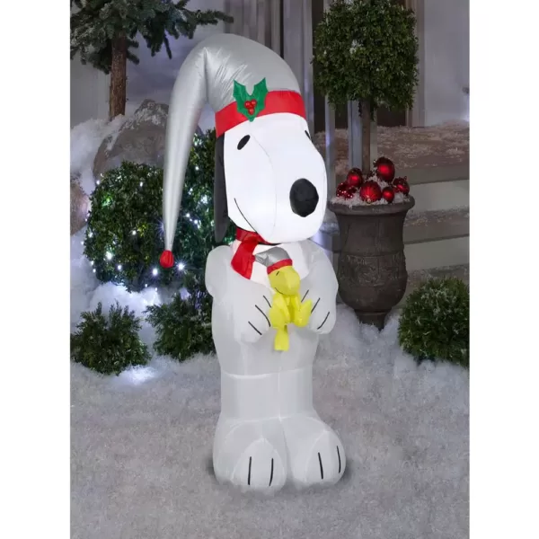 Gemmy 3.5 ft. Airblown-Snoopy Holding Woodstock Platinum Accents-SM-Peanuts