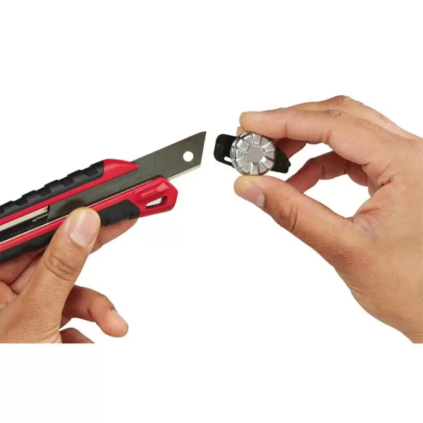 Milwaukee 18 mm Snap-Off Knife with Metal Lock and Precision Cut Blade