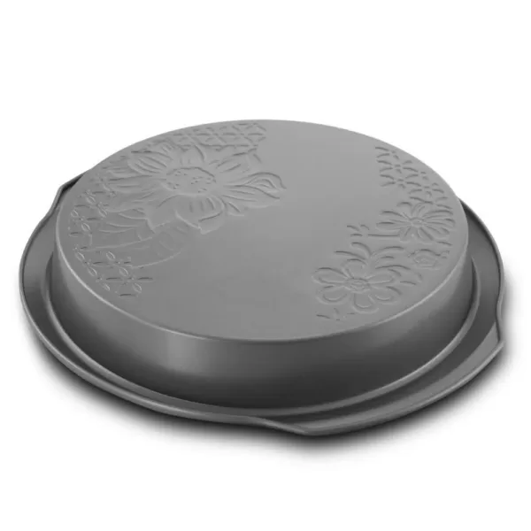 Gibson Home Country Kitchen 9 in. Round Silver Embossed Carbon Steel Cake Pan